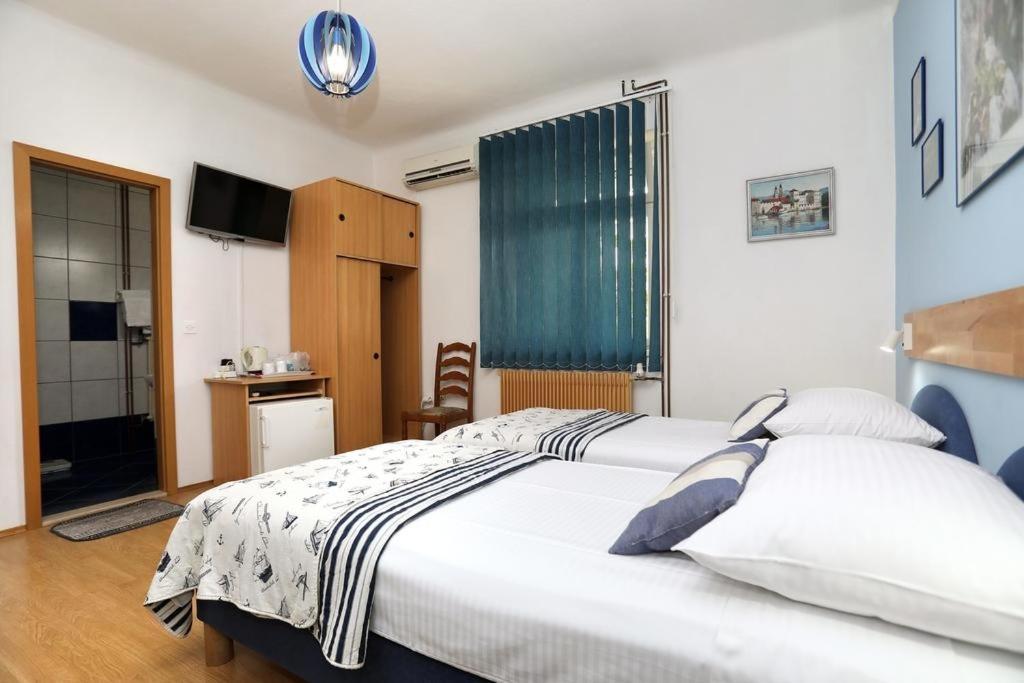 Rooms With A Parking Space Trogir - 17442 部屋 写真